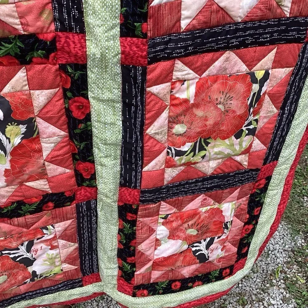 NWT. Hand Crafted Poppies in the Field Quilt